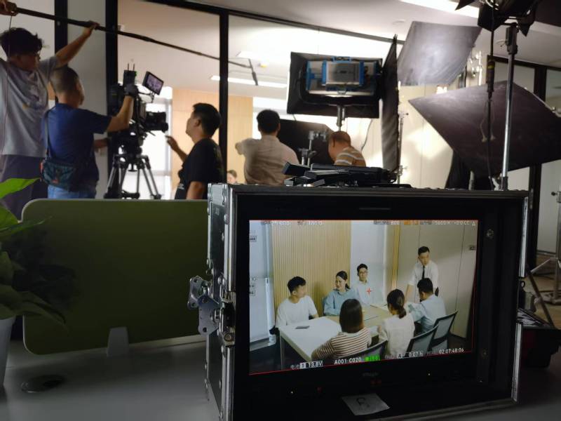 兴庆区TVC拍摄公司：科技产品视觉化大师，诠释未来感与功能美学